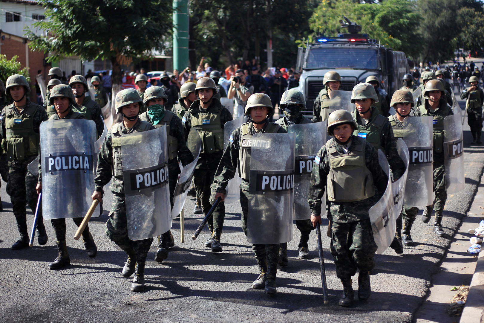 Nach mutmaßlichem Wahlbetrug in Honduras: Ausnahmezustand und Massenproteste