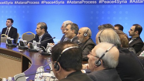 Mitglieder der Delegationen nehmen an den Friedensgesprächen über Syrien in Astana, Kasachstan, am 22. Dezember 2017 teil. 