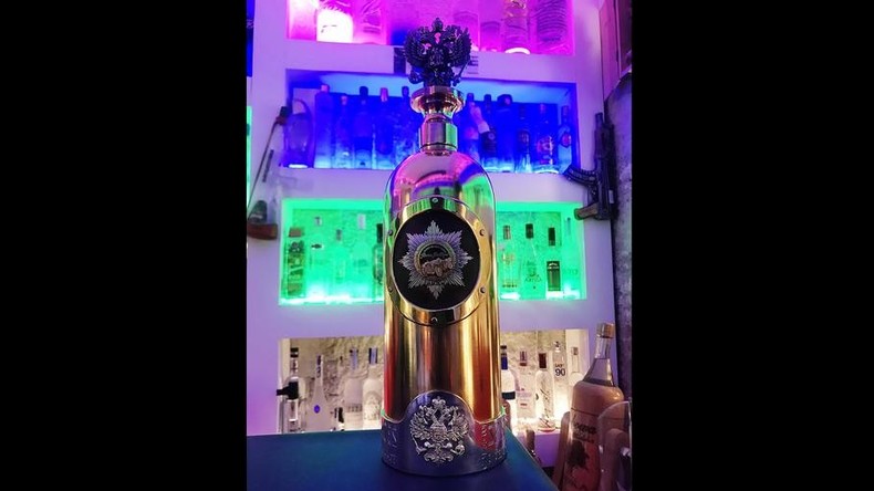 Intakt, aber allerdings leer: In Dänemark gestohlene Wodka-Flasche wieder aufgetaucht