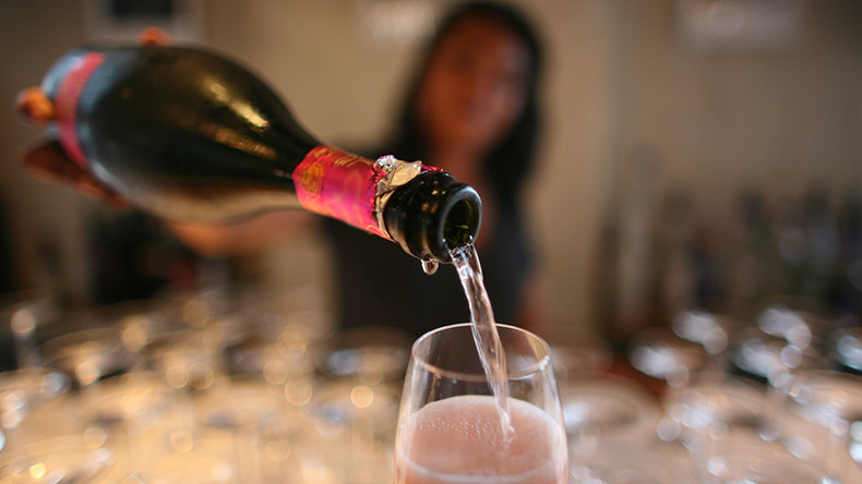 Prost, Ladies! Sri Lanka schafft Alkoholkaufverbot für Frauen ab