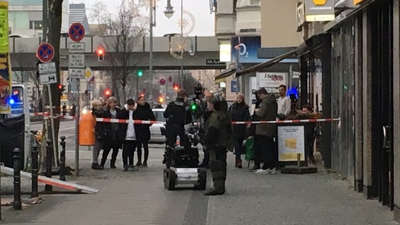 Gefährlicher Umschlag löst Polizei-Einsatz in Berliner Bank aus – Zündvorrichtung entschärft