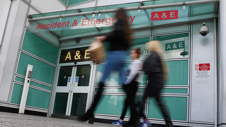 "Kriegsähnliche Zustände" in Englands Krankenhäusern: Sterben Patienten auf den Fluren?