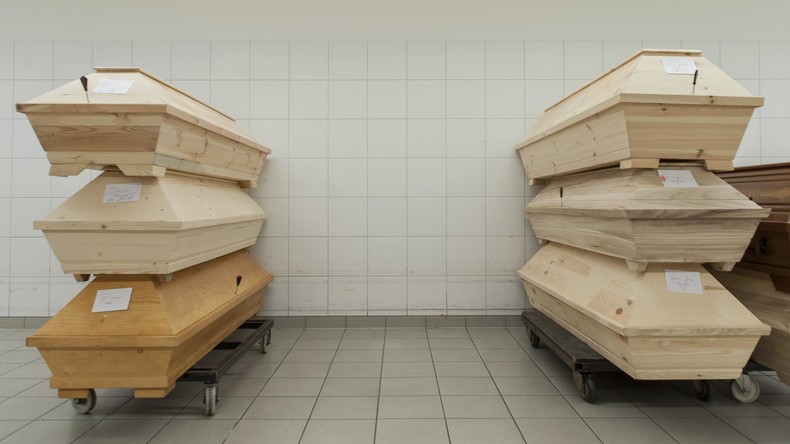 Geburt nach dem Tod: Verstorbene entbindet im Sarg