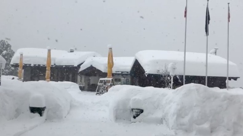 9.000 Urlauber im schweizer Zermatt eingeschneit - Straße und Gleise gesperrt