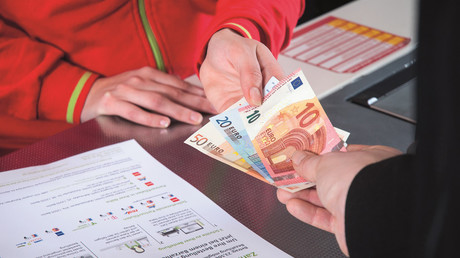 Arbeitslosengeld wird künftig auch an der Supermarkt-Kasse ausgezahlt