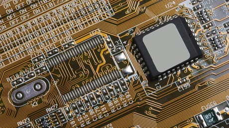 Neue Anwendung alter Computer erfunden: Elektronikhersteller verwandelt Hauptplatinen in Schmuck