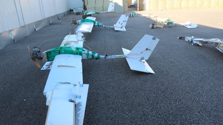 Am 6. Januar vom russischen Militär in Syrien gekaperte und gelandete Drohnen.