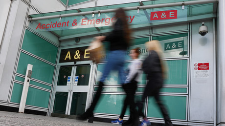 "Kriegsähnliche Zustände" in Englands Krankenhäusern: Sterben Patienten auf den Fluren?