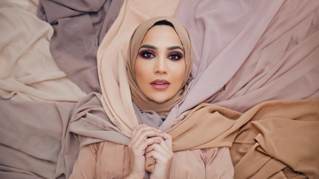 Muslimisches L'Oreal-Model tritt wegen Hetze gegen Israel vom Vertrag zurück