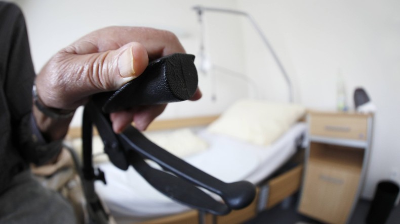 Qualitätsbericht: Pflegeheime schlechter bei Wundversorgung - Festschnallen verbreitet 