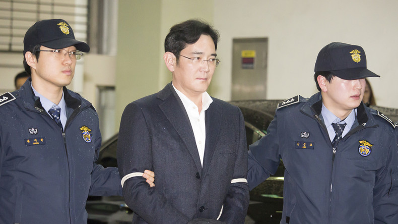 Wegen Korruption verurteilter Samsung-Erbe auf Bewährung freigelassen