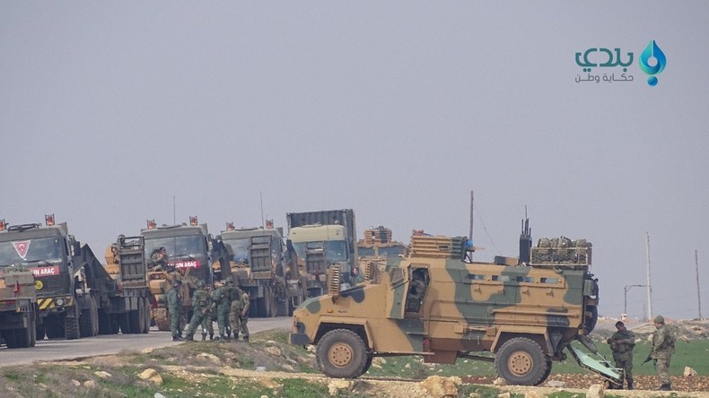 Syrien: Türkei schickt Militärkonvoi mit Dutzenden Panzerfahrzeugen in die Provinz Aleppo [Videos]