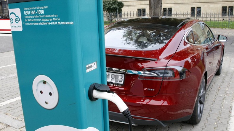 Indische Autohersteller wollen erschwingliche Elektrofahrzeuge auf den Markt bringen