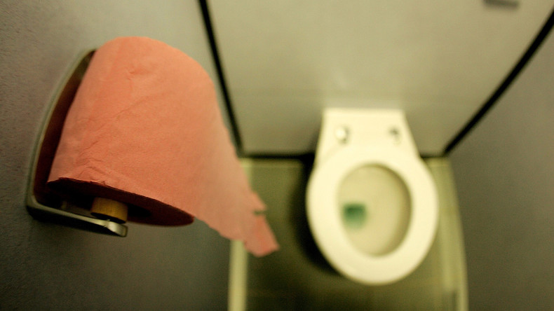 Zwei Deutsche wollen Toilette mit Schwefelsäure reinigen und entkommen knapp dem Tod