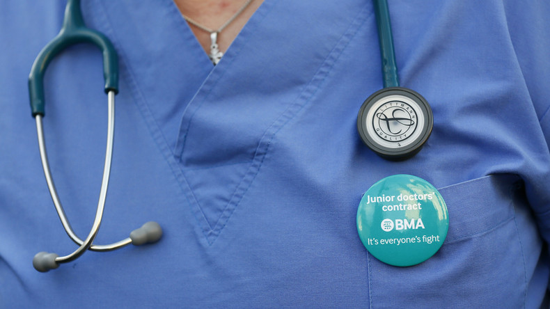 Britin verprasst alle Ersparnisse vor ihrem nahenden Ende und erfährt dann von Fehldiagnose