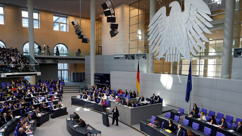 LIVE: 15. Bundestagssitzung - Elterngeld, Jemen, EU-Außenpolitik