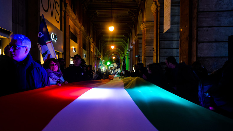 Zehntausende demonstrieren in Italien eine Woche vor der Wahl