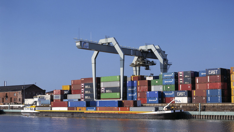Havarie im Mannheimer Hafen: Schiff droht zu sinken