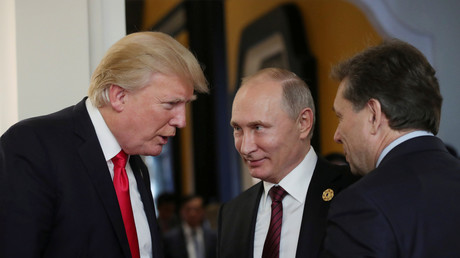 Clinton-Researcher trägt Aluhut: "Juden als Bindeglied zwischen Putin und Trump"