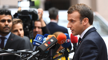 Emmanuel Macron wirft Journalisten aus dem Élysée Palast (Video)