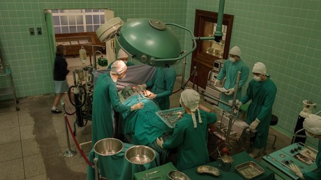 Indien: Mann bekommt neues Herz transplantiert – und behält sein eigenes