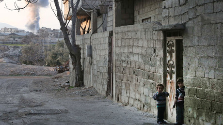 Humanitäre Hilfe aus Russland für Hunderte Familien in syrischer Siedlung Kafr Ram angekommen