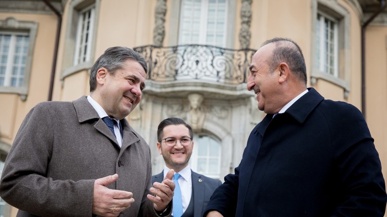 Çavuşoglu in Berlin: Türkischer Außenminister wünscht sich eine Entschärfung deutscher Reisehinweise