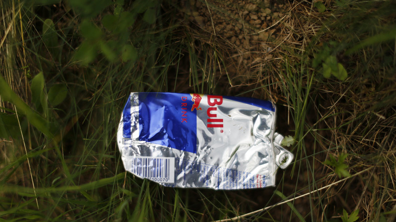 Mann trinkt Red Bull und sieht etwas in Dose – er hätte lieber nicht gewusst, was es war