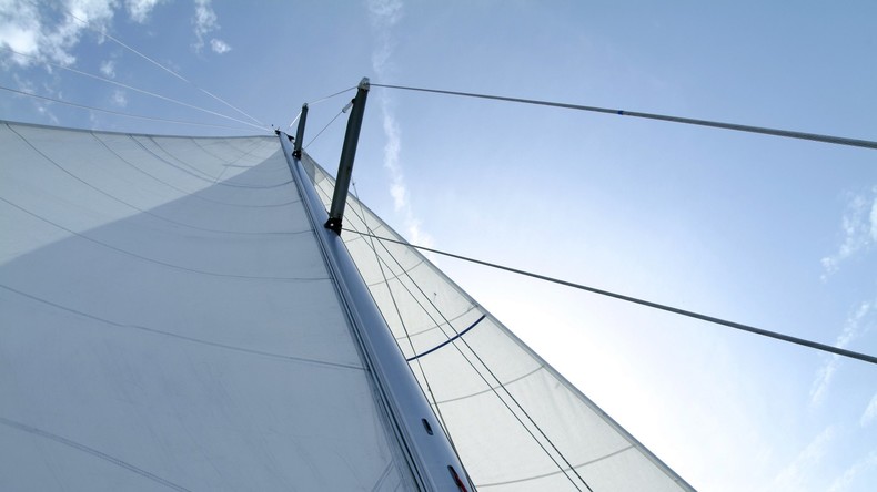 „Sailing Yacht A“: Weltweit größte Segel-Yacht verlässt Kieler Hafen