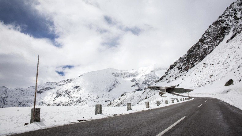 Bus verunglückt auf Alpenpass in Österreich: Rund 30 Verletzte, zwei von ihnen schwer