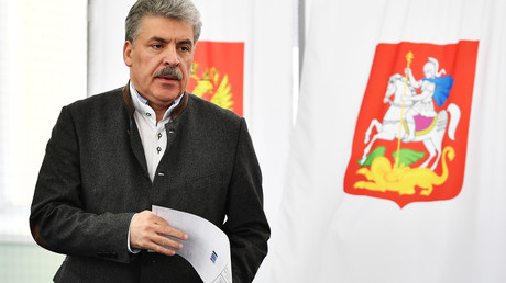 LIVE: KPRF-Präsidentschaftskandidat Pawel Grudinin tritt vor Presse