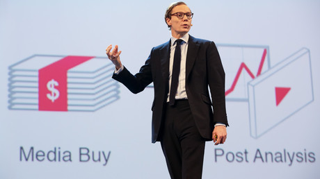 "Schicken ukrainische Mädchen": Cambridge-Analytica-Chef prahlt mit Erpressungsversuchen