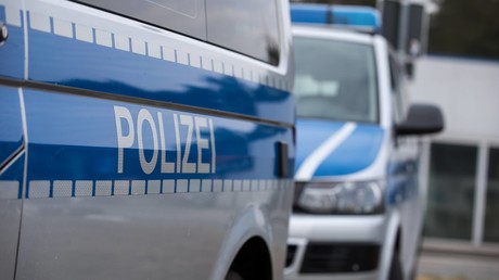 Rot, groß und 48 Tonnen schwer: Diebe stehlen in Stuttgart Autokran – Fahndung in ganz Europa