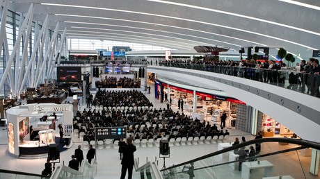Feueralarm am Flughafen Budapest - Frau bei Rettung schwer verletzt