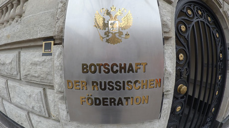 In der russischen Botschaft in Berlin arbeiten künftig vier Diplomaten weniger. 