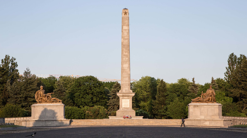 Unbekannte schänden größten Friedhof für sowjetische Soldaten in Warschau