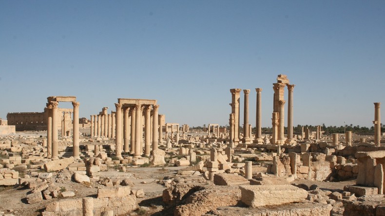 Islamischer Staat zerstört Teil des Römischen Theaters und Tetrapylon in Palmyra