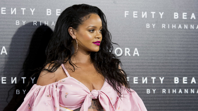 Rihanna nimmt kein Blatt vor den Mund wegen des neuen US-Flüchtlingsgesetzes