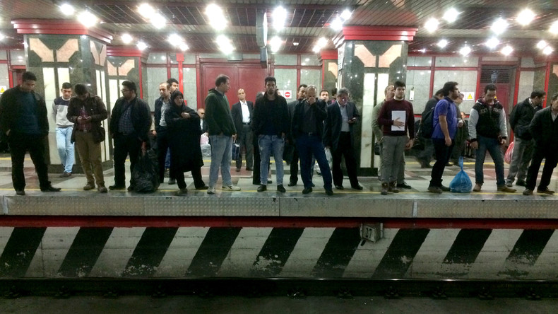Mann greift in Teheraner U-Bahn Geistlichen mit Messer an