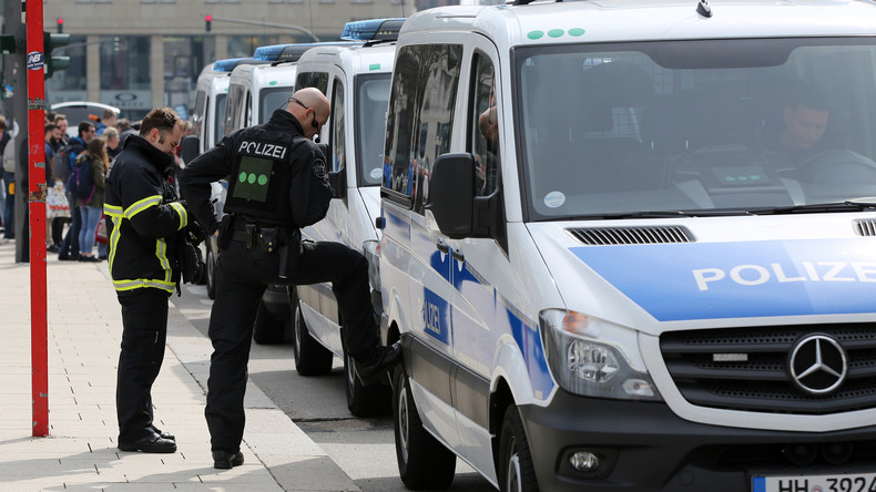 Familiendrama in Hamburg: Mann ersticht Kleinkind und Ex-Frau an belebter S-Bahn-Station