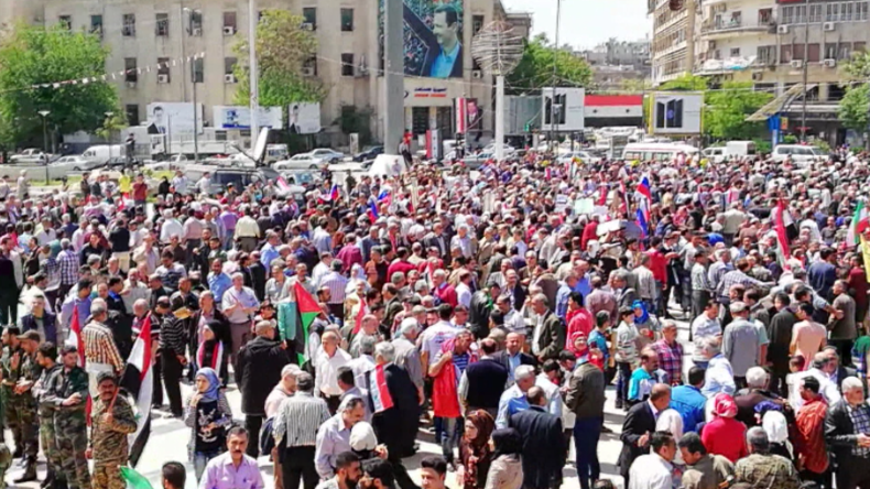 Aleppo und Damaskus: "Gegen US-Angriffe" - Hunderte gehen für Assad und Russland auf die Straßen 