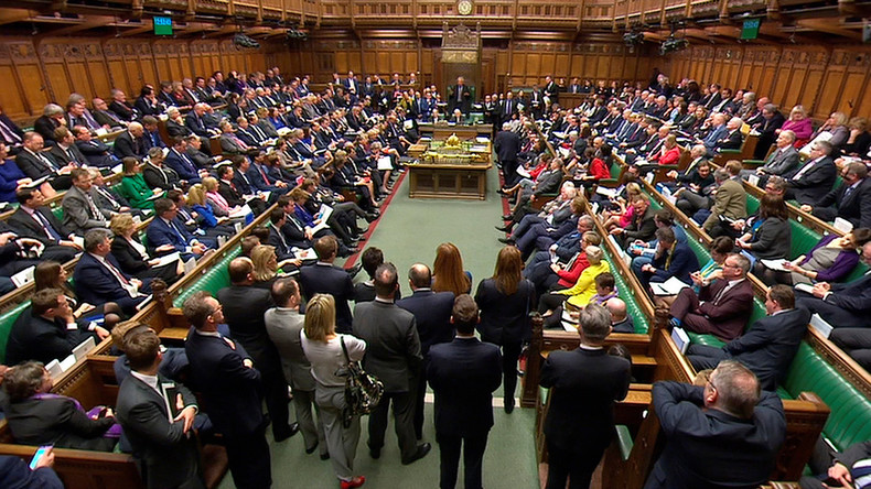 LIVE: Britisches Unterhaus tagt zu Luftangriffen gegen Syrien - May spricht von "Beweisen"