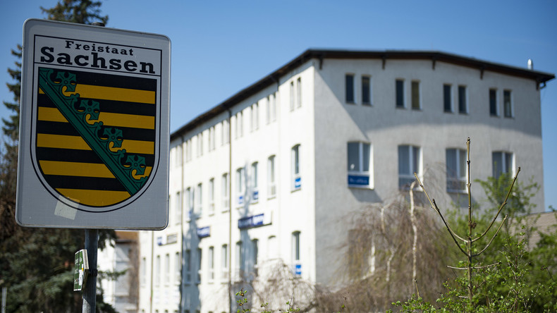 "Schild und Schwert" in Sachsen: Neonazis rocken zum "Führer"-Geburtstag vor den Augen der Polizei