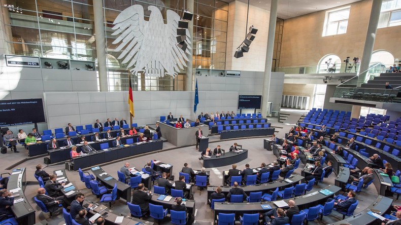 LIVE: Bundestagsdebatte zu Grunderwerbssteuer, Bienengiften und kostenloser Nahverkehr