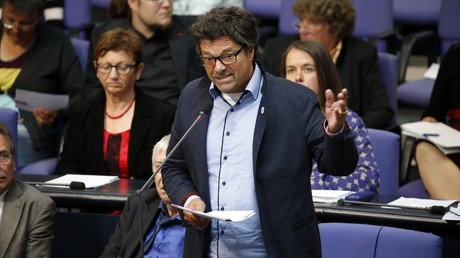 Diether Dehm während einer Rede im Bundestag.