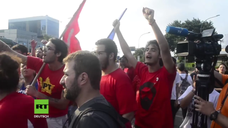 Brasilien: Lula-Unterstützer versammeln sich am Flughafen