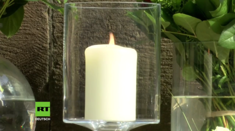 Deutschland: Trauernde legen Blumen am Tatort von Münster nieder (Video)