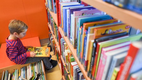"Gefällt es Ihnen?" Schüler verwechselt Sex-Spielzeug mit Hörgerät und bringt es in die Schule