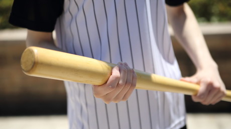 "Good Guy With A Bat": US-Schulbezirk bewaffnet Lehrer mit kleinen Baseballschlägern