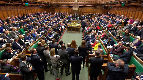 LIVE: Britisches Unterhaus tagt zu Luftangriffen gegen Syrien - May spricht von "Beweisen"